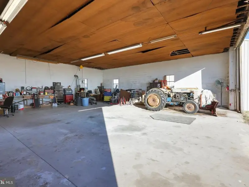 Baublitz Commercial Airport: 10 Acres with Hangars and Income Opportunities in York County, Pa