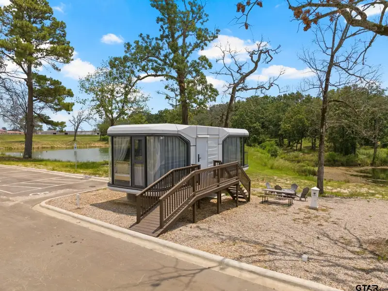 Turnkey Short-term Rental in Twin Lakes Resort, Mount Pleasant - Lakefront Access and Amenities