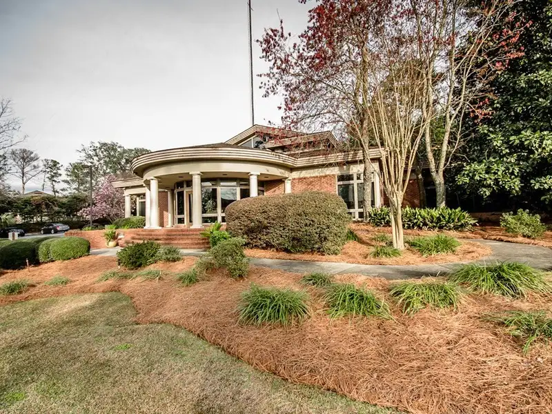 Versatile Commercial Property with Office Space Near I-75 in Valdosta's Business Hub