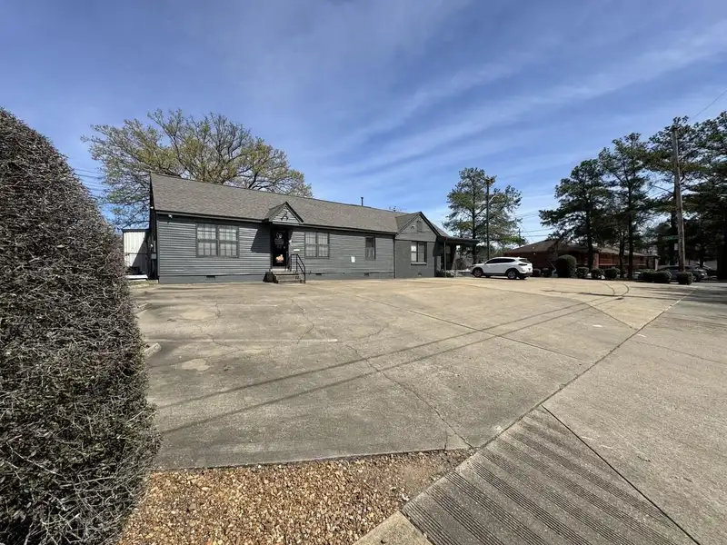 Light Industrial Property with Office and Shop in Central Memphis