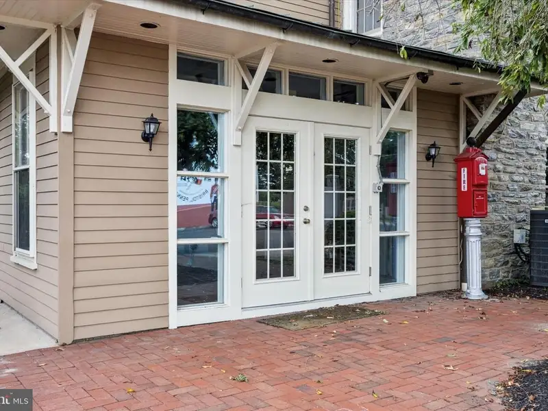 Historic 1906 Commercial Property in Bristol Borough with Versatile Layout and Prime Location