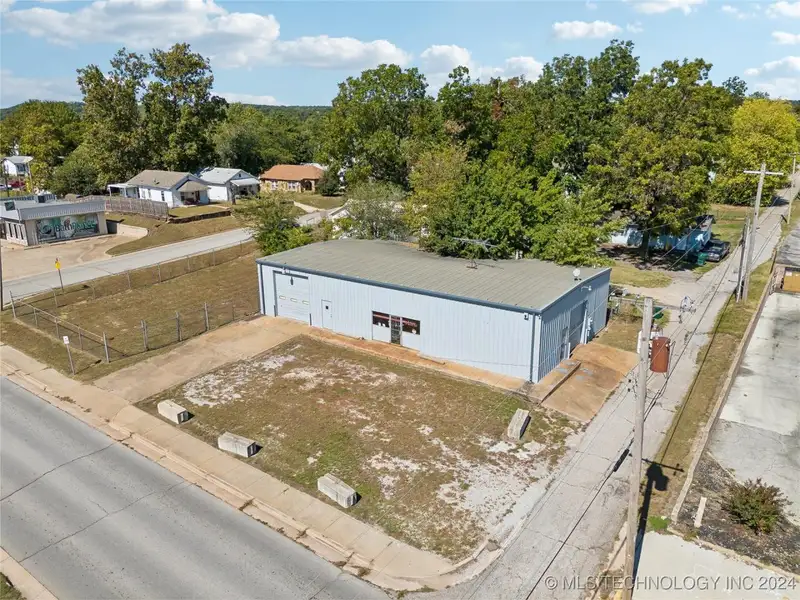 Versatile Former Machine Shop in Prime Downtown Sand Springs Location