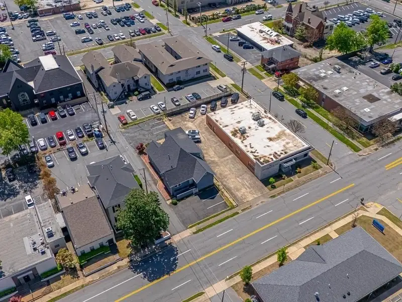 Remodeled Commercial Building Near I-630, Downtown Little Rock – Ideal for Office or Apartment