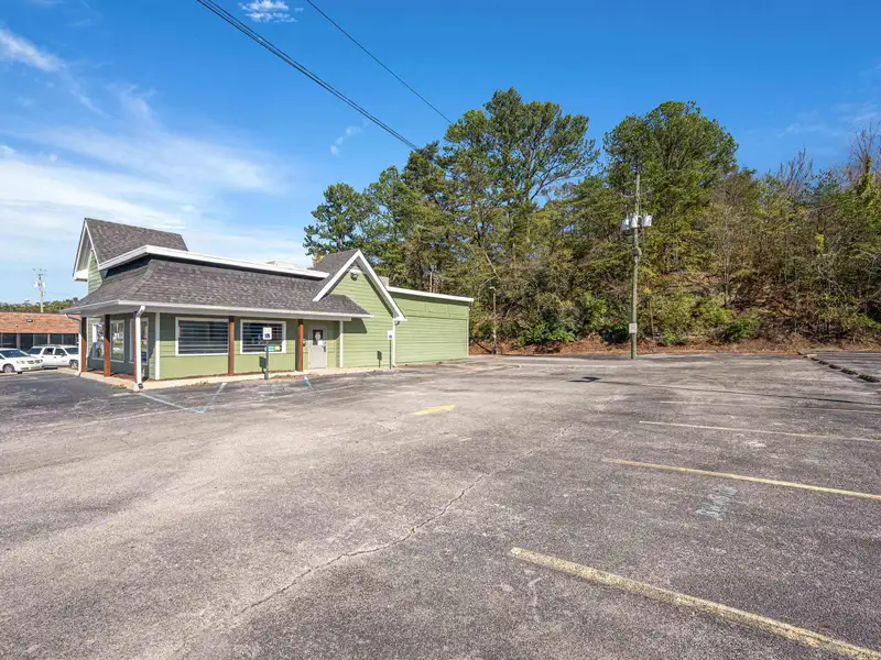 Flexible Use Commercial Property in Updated Condition, Former Fast Food and Pharmacy Location