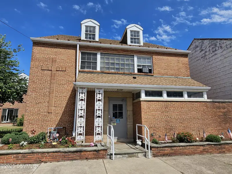 14-unit Residential Building with Shared Facilities and On-site Laundry