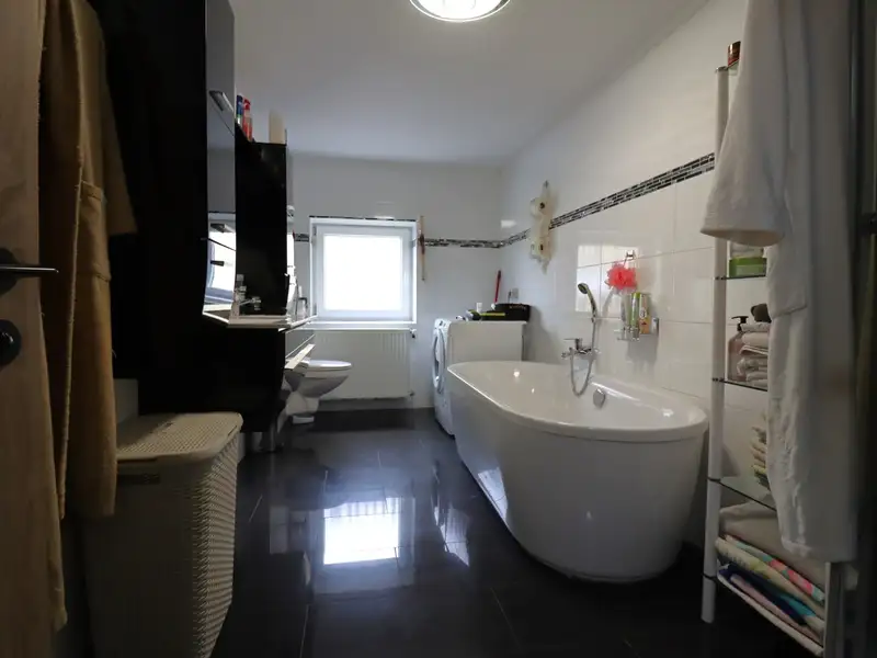 Restaurant and Guest Accommodation with Owner's Apartment in Modernized Facility