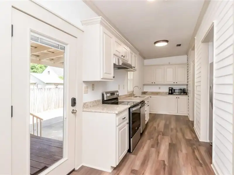 Mixed-use Property in Downtown Mobile with High Ceilings and Fenced Yard