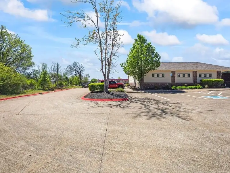 Versatile 2,752 Sq Ft Office Building in Central Rogers with Five Private Offices