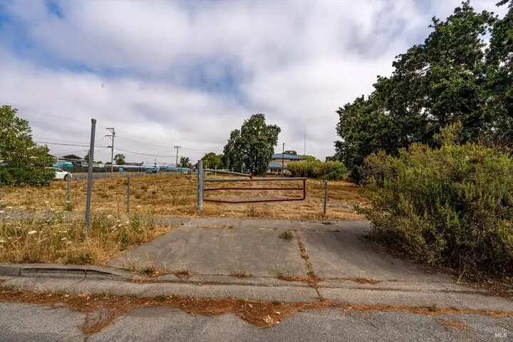 6.33-acre Development Opportunity in Prime Santa Rosa Location