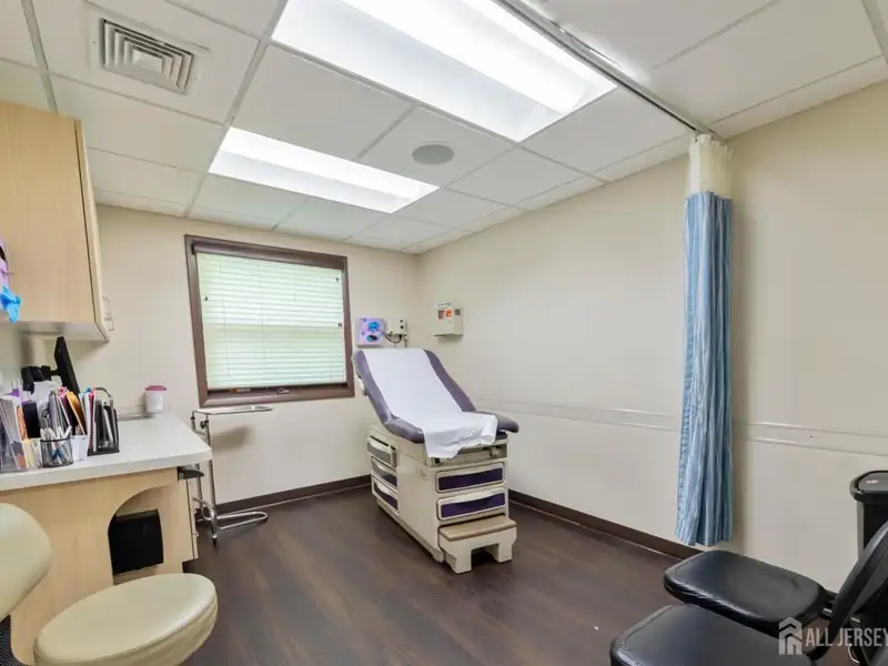 Renovated 3,345 Sf Medical Condo in Ferris Plaza, East Brunswick