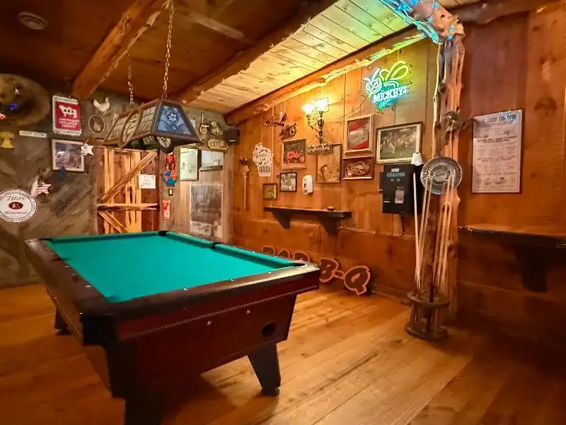 Turnkey Lodge-style Investment Opportunity in Berlin with Unique Interior and Bar