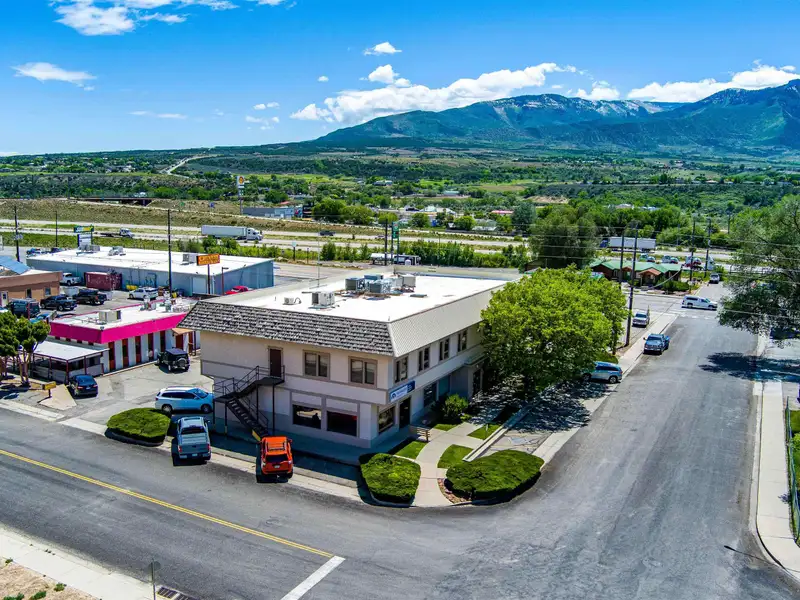 Two-story Commercial Investment Property in Downtown Parachute with 6%+ Cap Rate