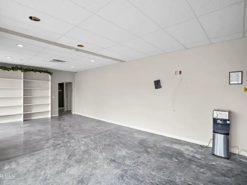 2,750 Sq Ft Office Space for Rent in Established Shopping Center Near Montwood and Yarbrough