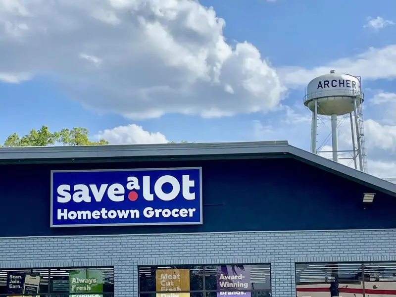 Established Country Grocery Store in Prime Community Location