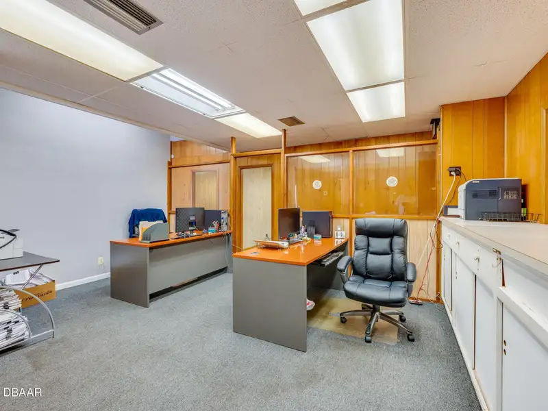 Former Post Office Commercial Building with Yard Space in Prime Location