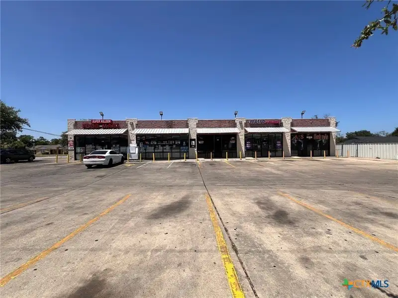 Retail Space for Lease on West Hallmark, Killeen - Former Barber Shop