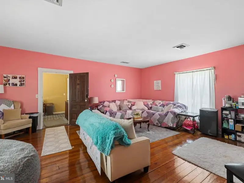 Historic Mcmechan Inn: 13-bedroom Home and Commercial Space in Moorefield, Wv