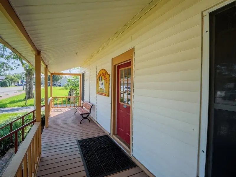 Versatile Flex Building with Office and Warehouse Space in Prime Valdosta Location