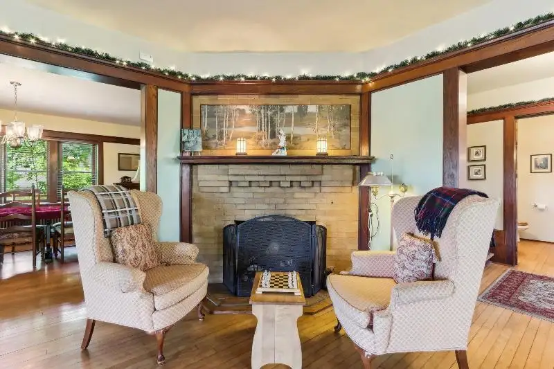 Turnkey B&b and Event Center in Wisconsin Dells with 17 Guest Suites