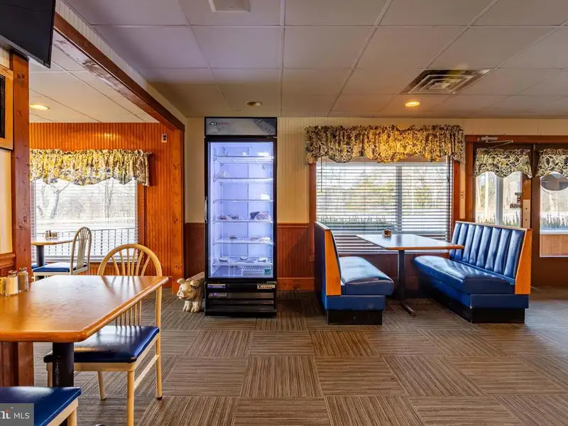 Established Restaurant with Commercial Kitchen and 120+ Seating in Hardy County
