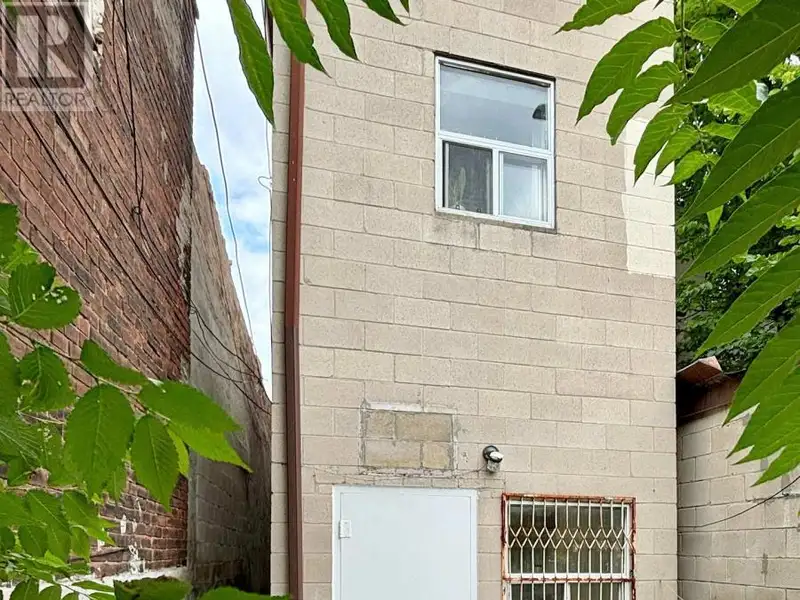 Fully Leased Retail and Three-bedroom Apartment in Little Chinatown