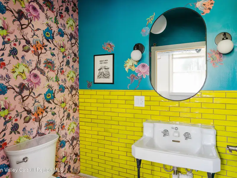 Mixed-use Commercial Property with Vintage Diner and Deli in Elizaville, Hudson Valley