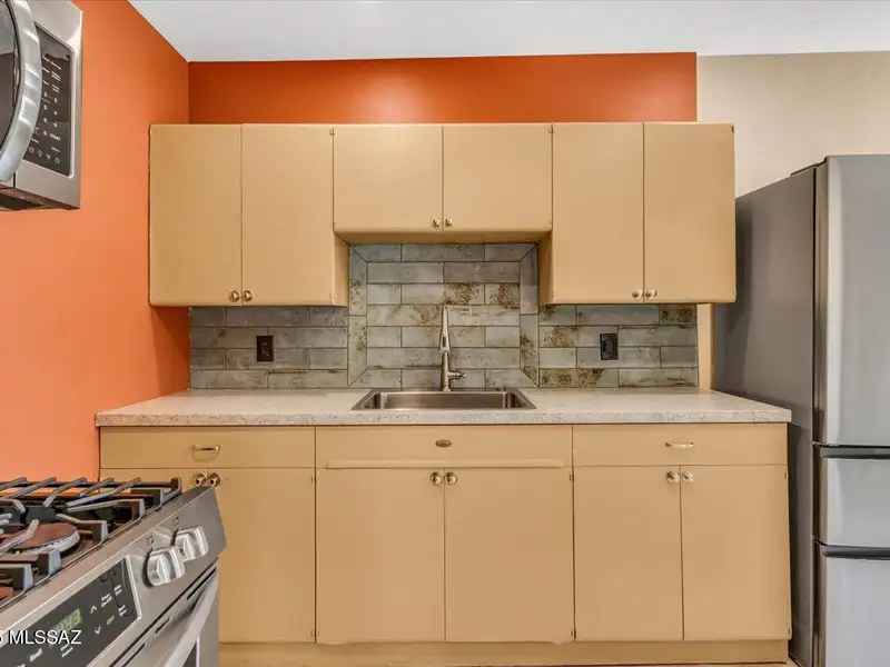 Fully Renovated Multi-family Property in Miramonte Neighborhood with 6 Apartments