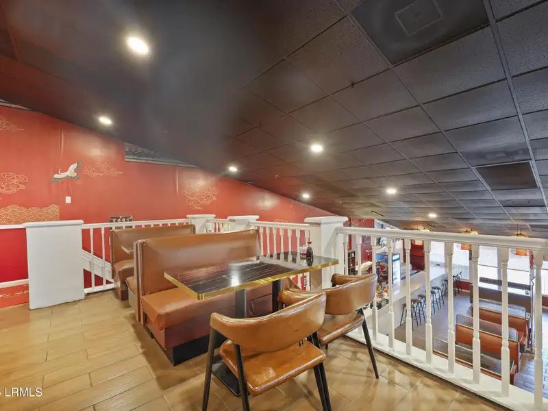 Remodeled Mid-island Restaurant with New Equipment and Outdoor Dining Area