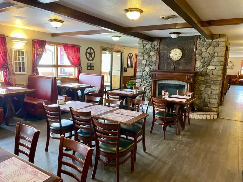 Turnkey Restaurant Opportunity in High-traffic Woodsville/haverhill, Nh with Growth Potential
