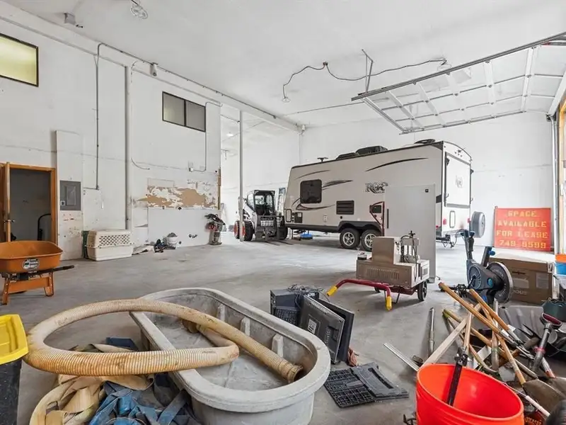 Industrial Office/warehouse Space in Bodo Park with On-site Parking and City Utilities