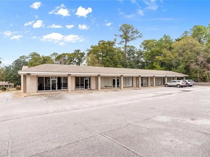 Multi-tenant Office Building in Skyline Area with Steady Rental Income