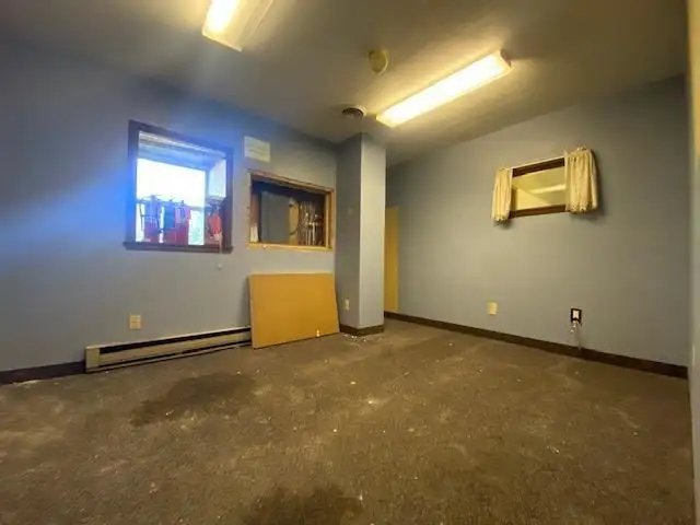 Commercial Office Space with High Traffic Exposure in Prime Location