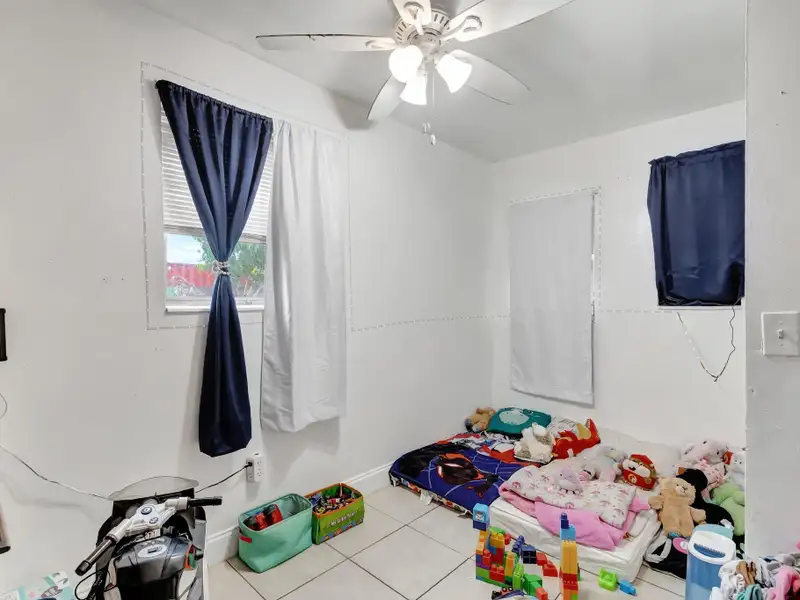 Well-maintained 6-unit Multifamily Property in South Florida with Value-add Potential