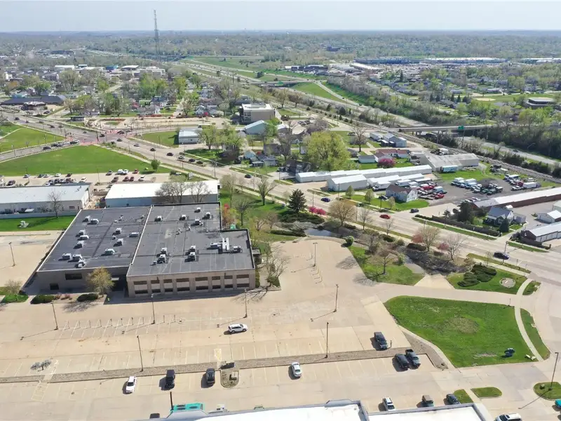 Modern Office Space with Amenities in Hiawatha, Ia - Ample Parking and Training Rooms