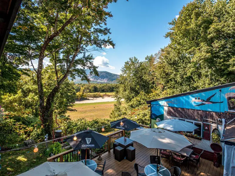 Irish Pub and Restaurant with Mountain Views on 1.64 Acres in North Conway