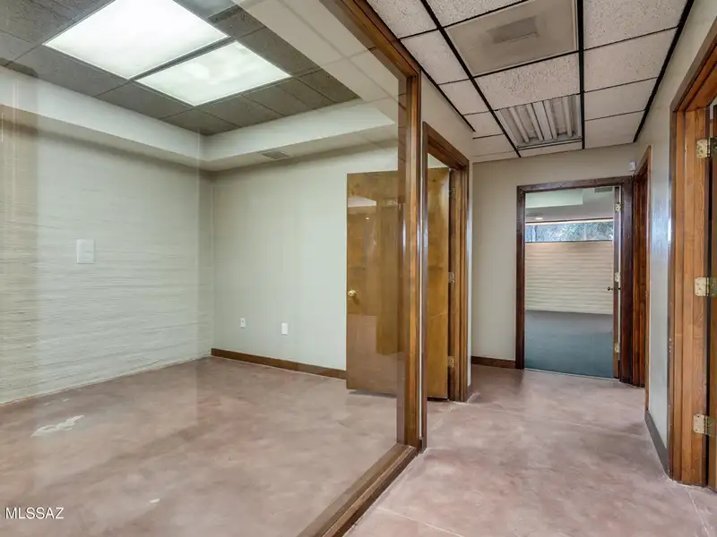 2,975 Sqft Office Space for Sale in Prime Broadway and Wilmot Location with Parking Lot
