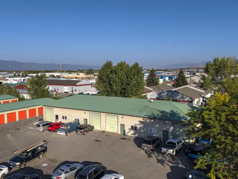 Large 30'x40' Shop with Office and Storage Near N Reserve and Interstate 90