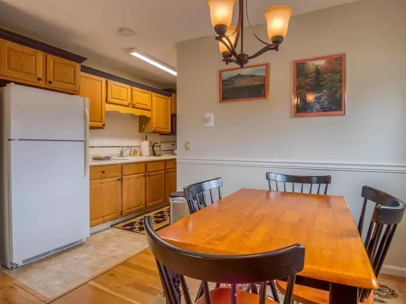 Fully Renovated Inn with 13 Guest Rooms on 5.52 Acres in White Mountains, Nh