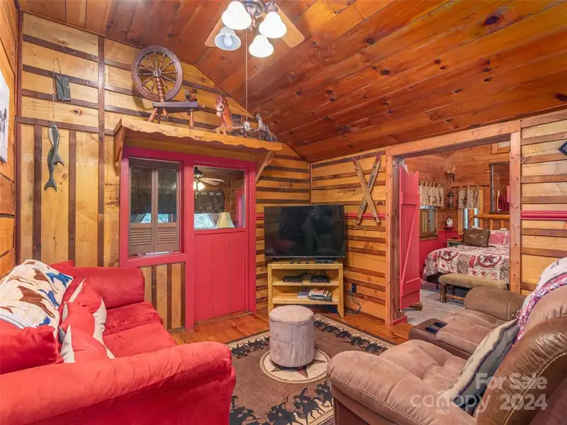 Charming Cottage and Barn on Expansive Mountain Retreat with Outdoor Amenities