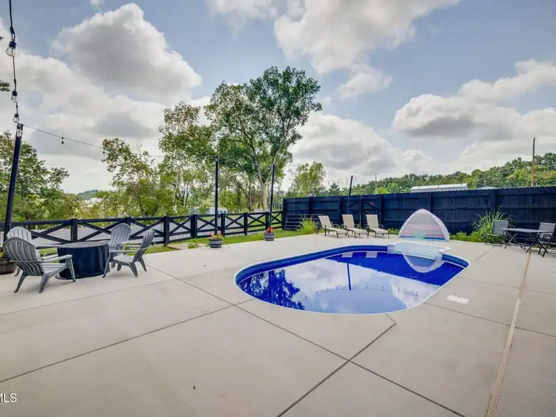 Custom Barndominium on 3 Acres with Pool and Income-generating Garage in Tennessee