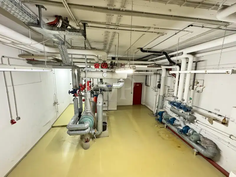 Investment Opportunity: Versatile Property in Nauwieser Viertel with 5,567 M² Potential