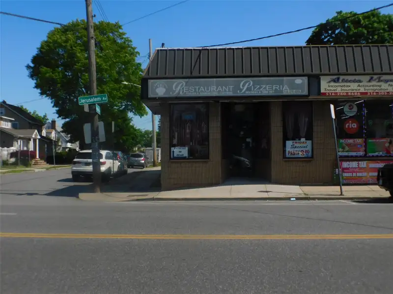 Turnkey Pizza Restaurant for Sale in High-traffic Location with Essential Equipment Included