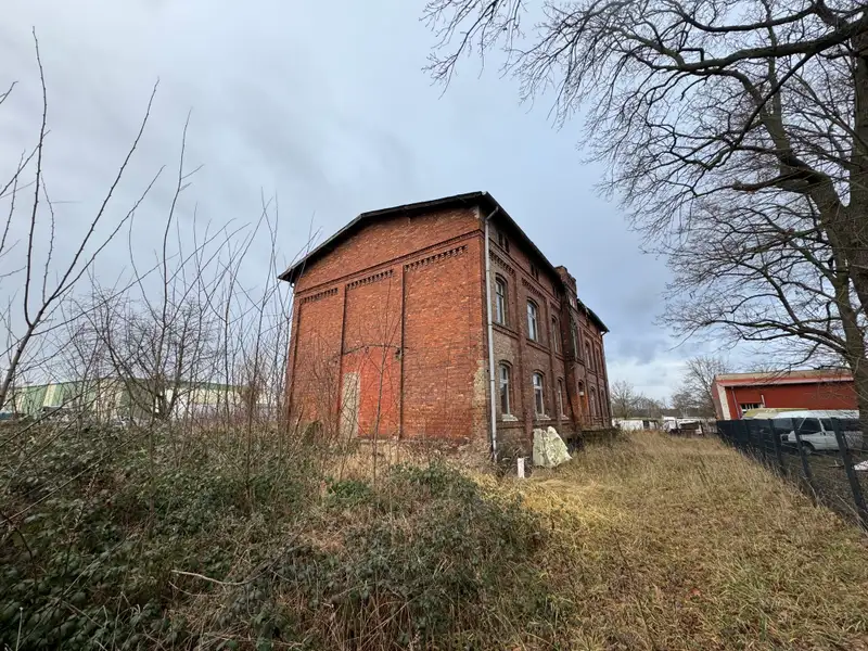 Commercial Building with Planning Permission in Großbeeren, Brandenburg - 662.30 M² Usable Area