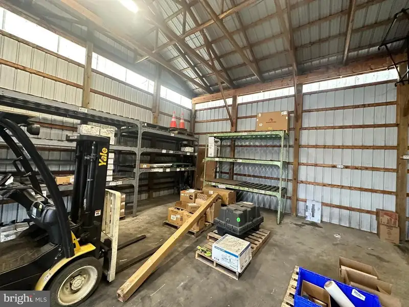 Industrial Building with 6 Bay Truck Repair Facility on 1.47 Acres Near Downtown