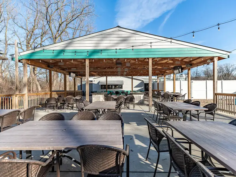 Renovated Commercial Building with Land for Sale in Central Location, Ideal for Restaurant