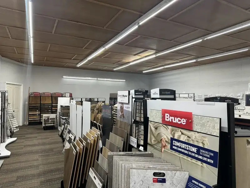 Large Commercial Building on Highway 412e in Parsons with 15,000+ Sq Ft Space