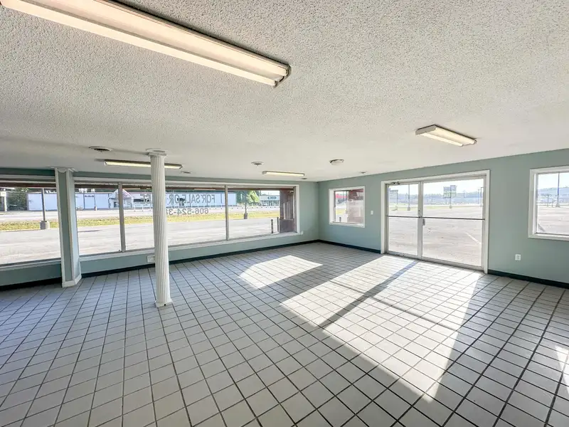Versatile Commercial Property on Highway 25 N, Corbin with Showroom and Office Spaces