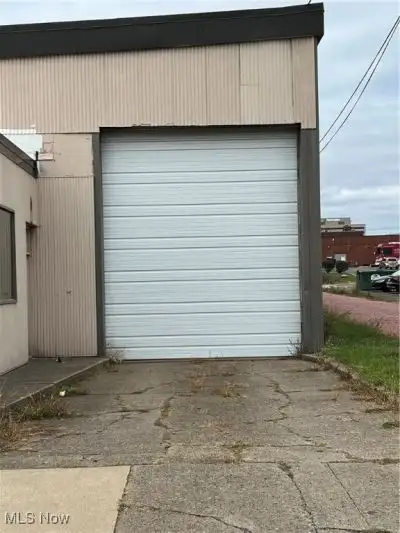 Versatile 11,600 Sf Warehouse with Office Space in Canton, Oh
