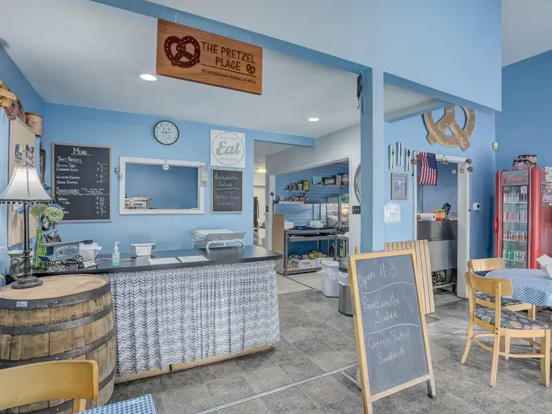 Mixed-use Investment Property with Cafe and Apartments in Bellevue