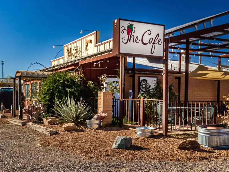 Commercial Building in Sonoita with Equipped Kitchen and Solar Panels